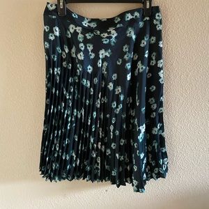 Simply Vera green pleated skirt